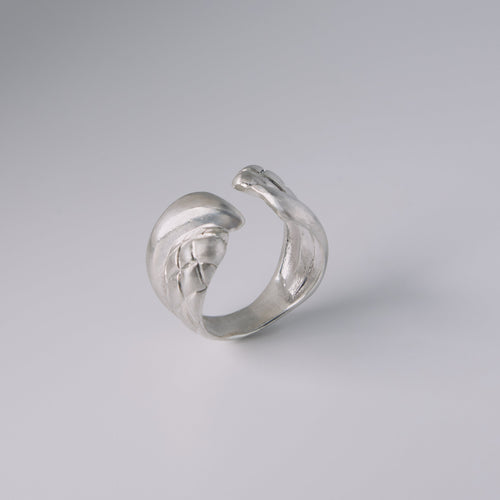 Sterling Silver 925  Alligator ring on a gray background